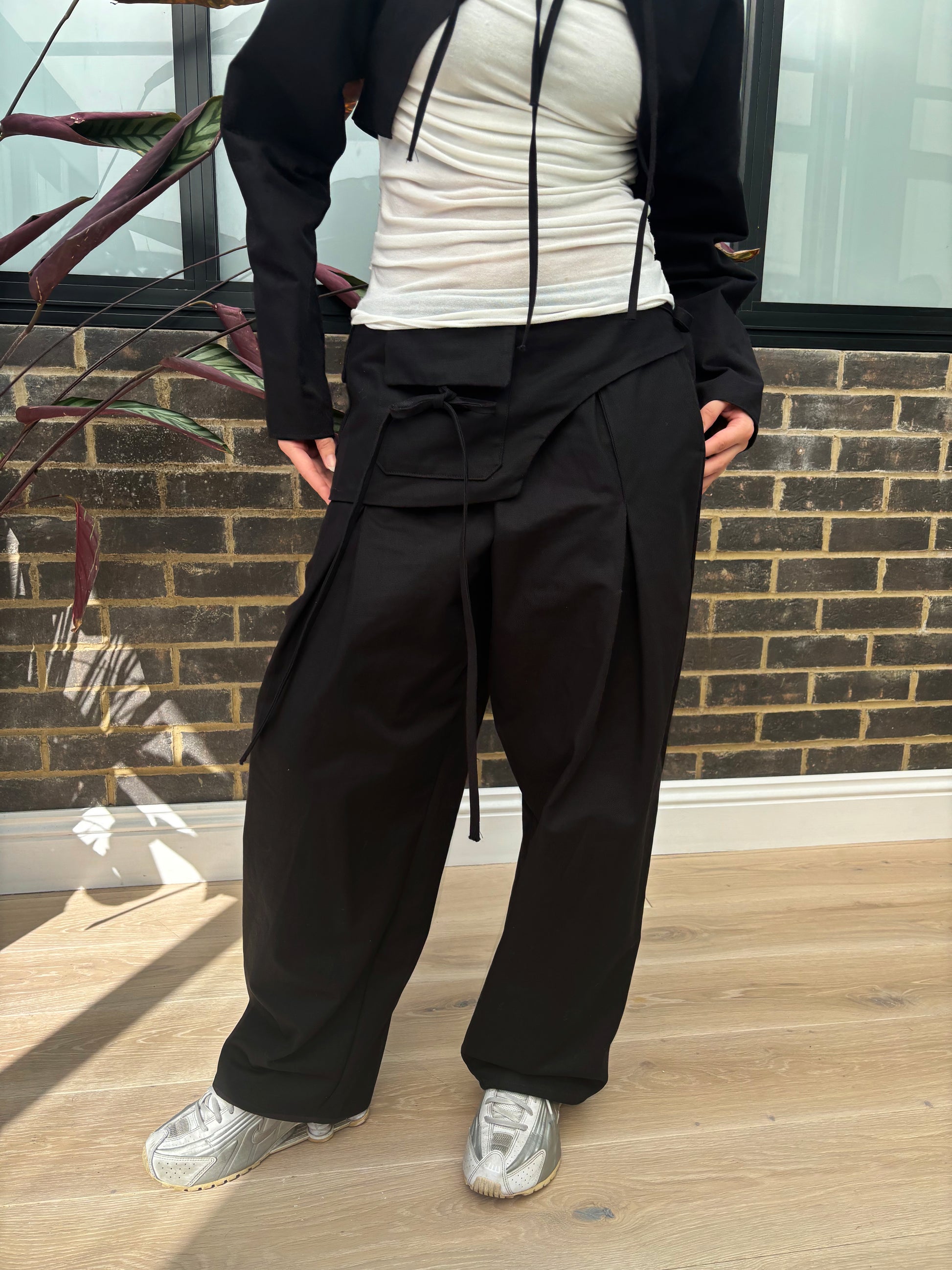 Aya Pleat Trousers in Black