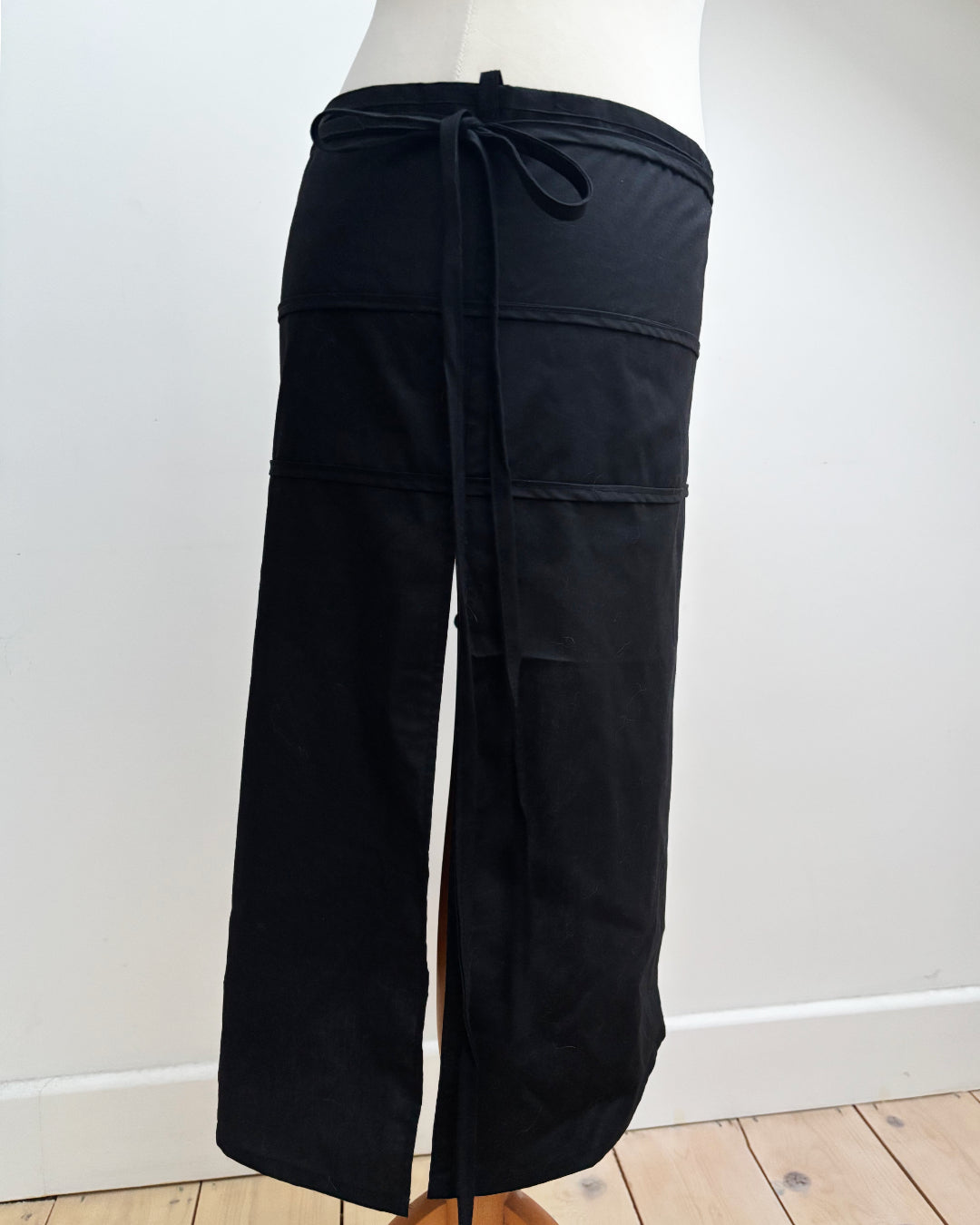 STUDIO SAMPLE 02: 3 tie layer skirt belt